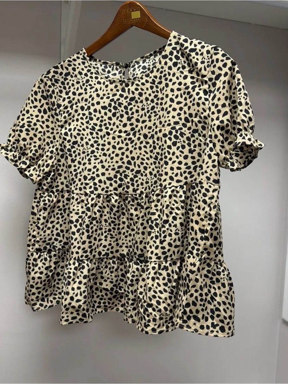 Short-Sleeve Peplum Top in Beige and Black Animal Print